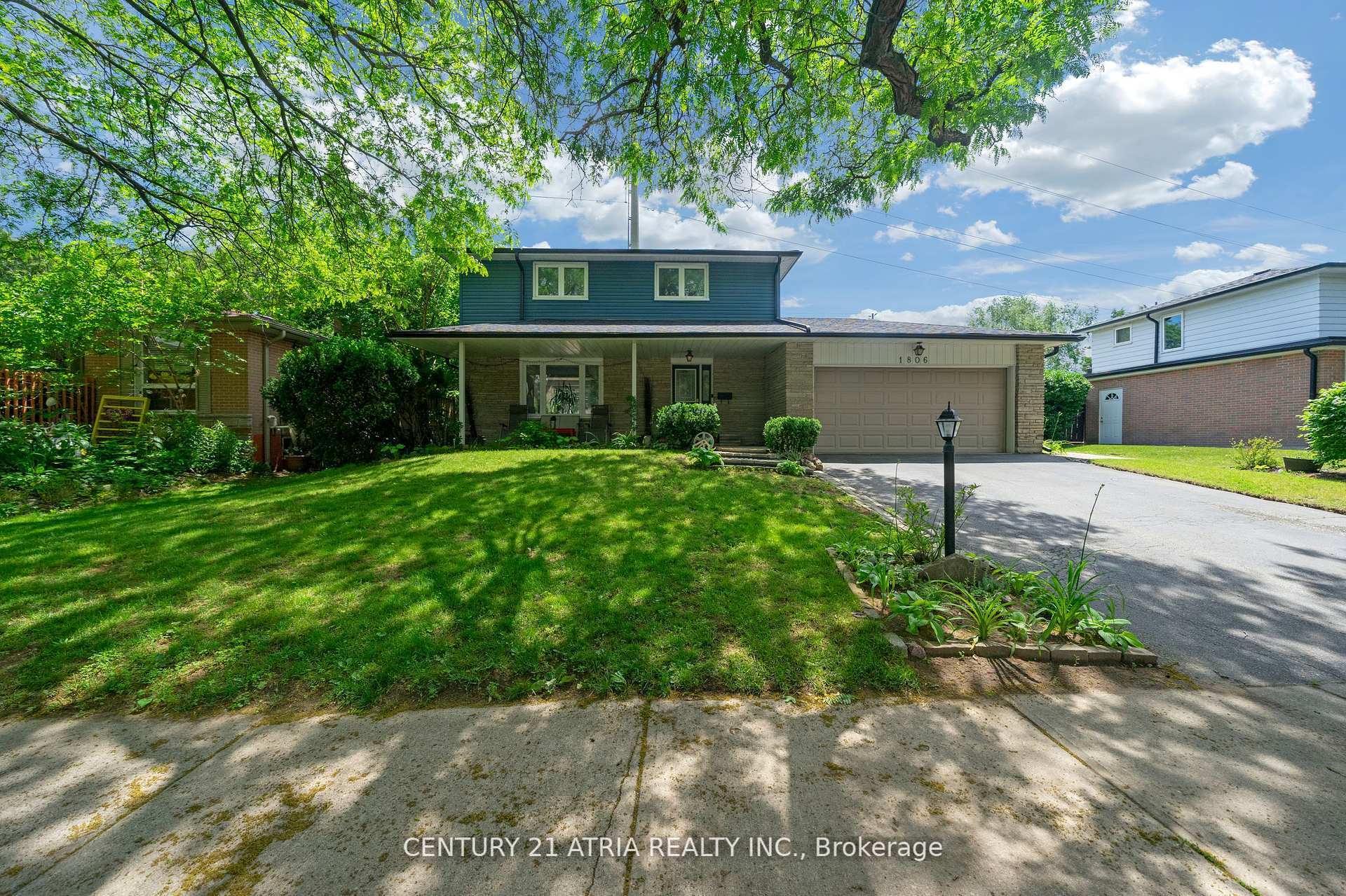 Property Photo:  1806 Barsuda Drive S  ON L5J 1V4 