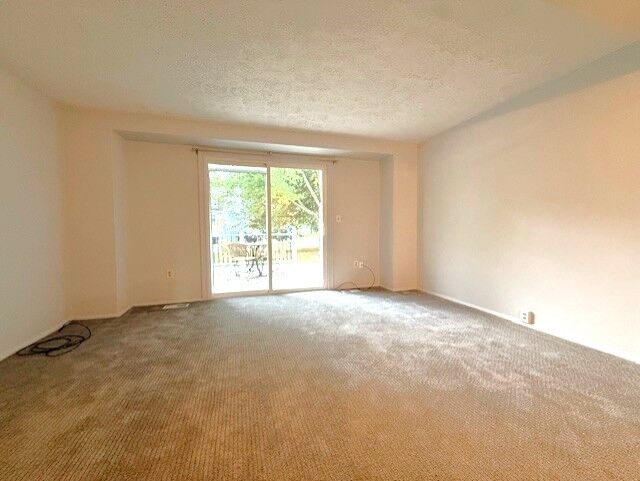 Property Photo: 937 Lynwood Ct PA 16066