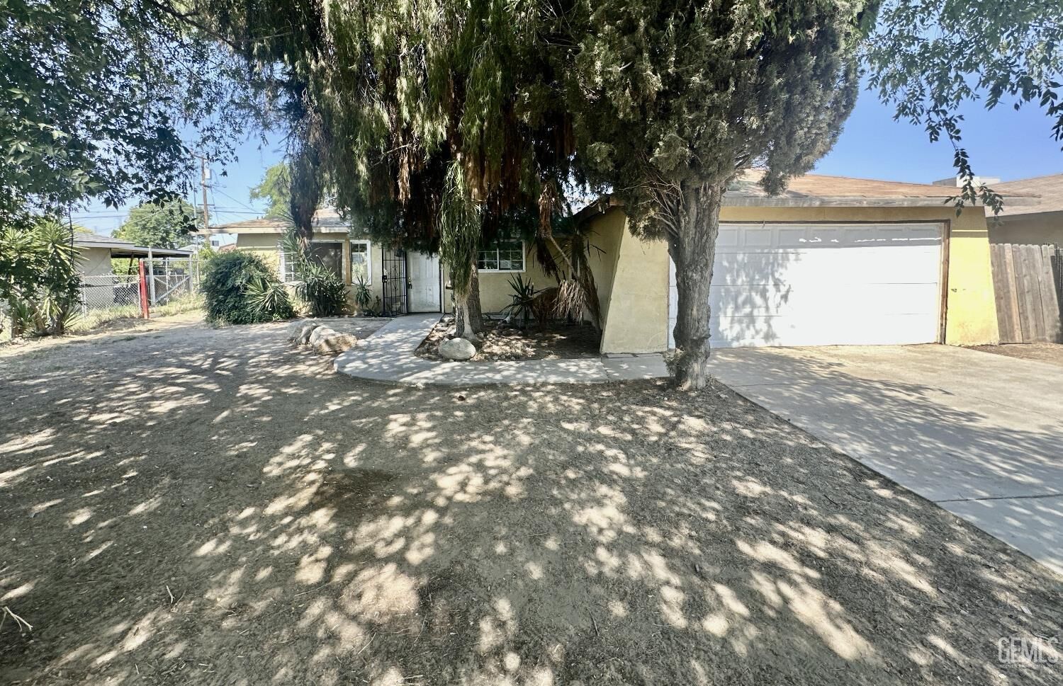 Property Photo: 3435 Moss Street CA 93312