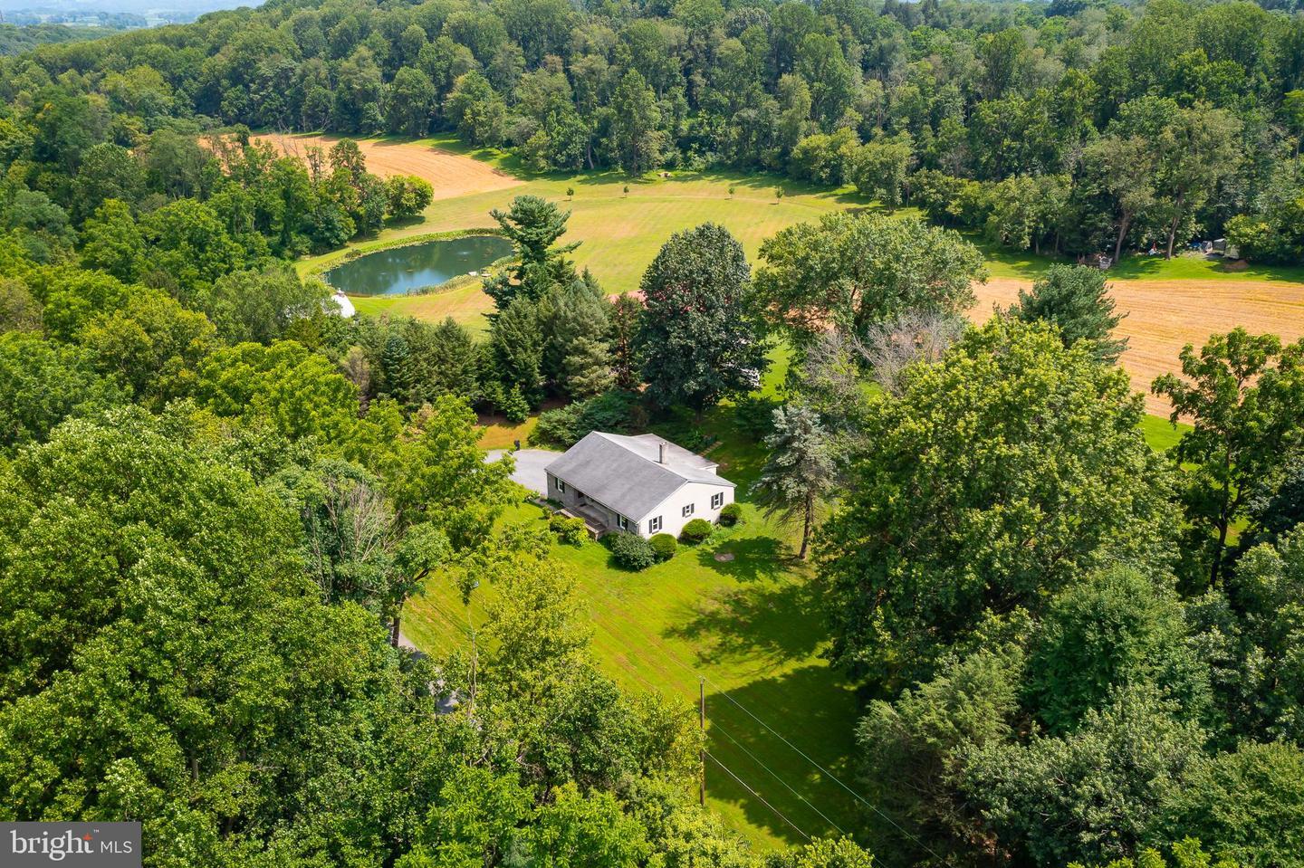 Property Photo:  82 E Elm Street  PA 17516 