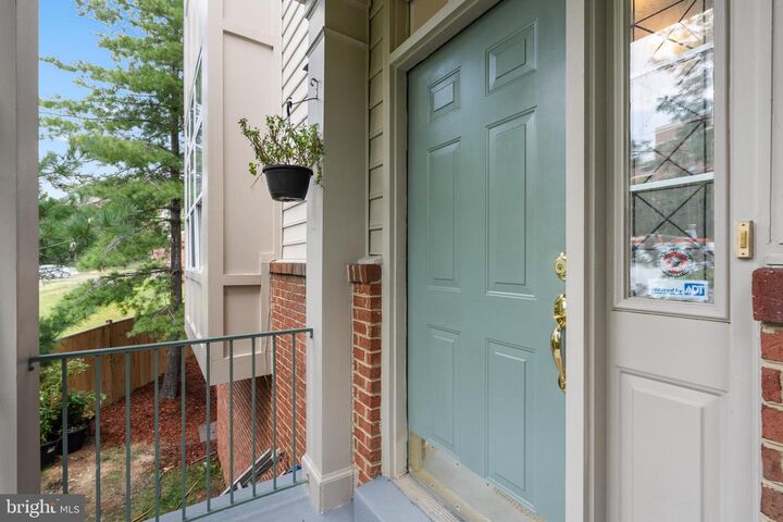 Property Photo:  417 Clayton Lane  VA 22304 