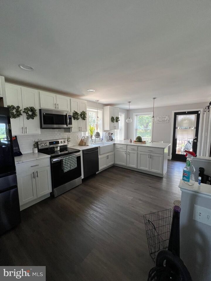 Property Photo: 92 W Main Street PA 17540