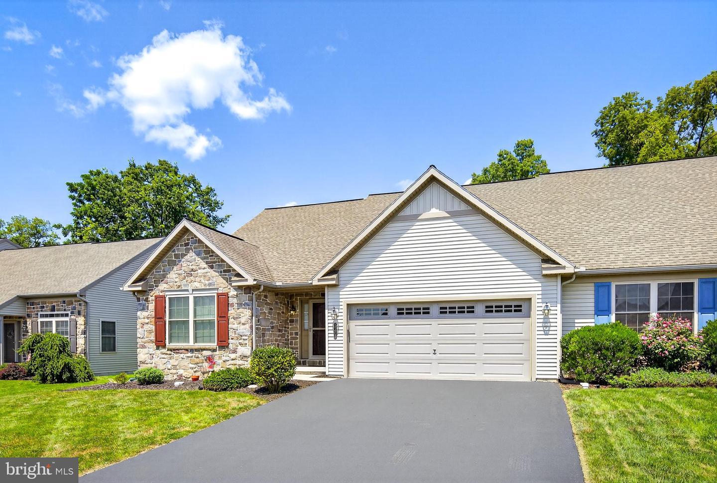 5263 Oak Leaf Drive  Mount Joy PA 17552 photo