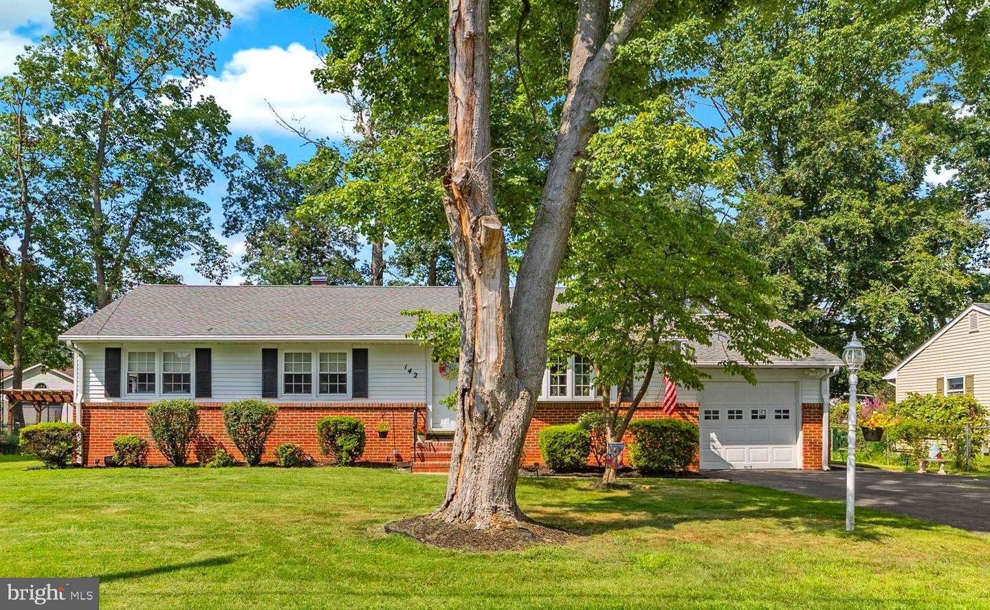 Property Photo: 142 Susan NJ 08638