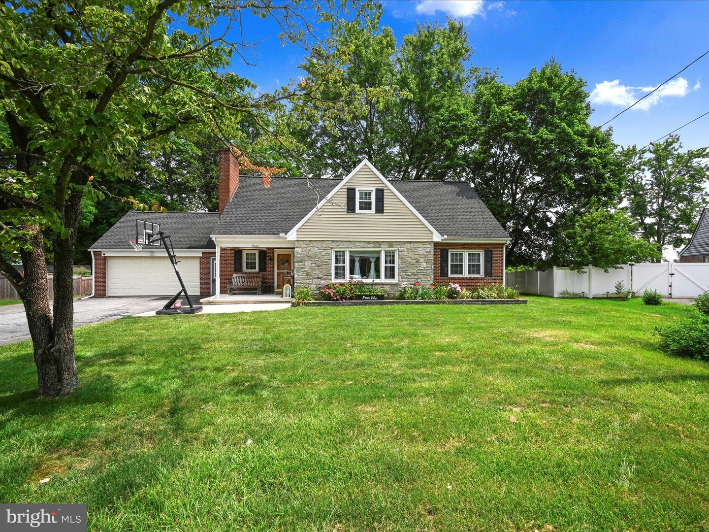 Property Photo:  13 Pleasant Drive  PA 17602 