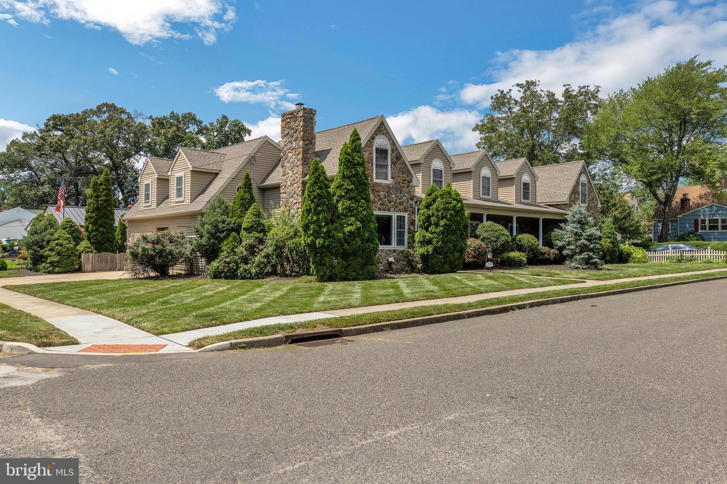 Property Photo:  1501 Cedar Avenue  NJ 08035 