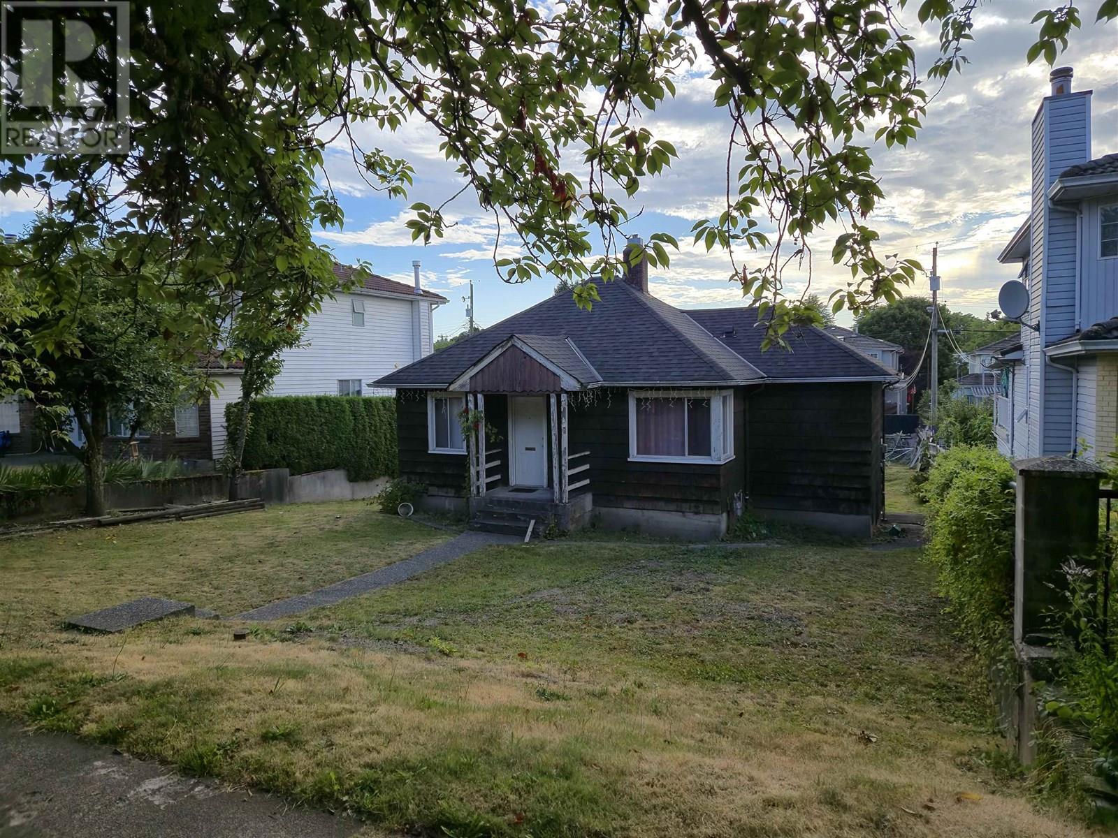 Photo de la propriété: 6029 Dumfries Street BC V5P 3B1