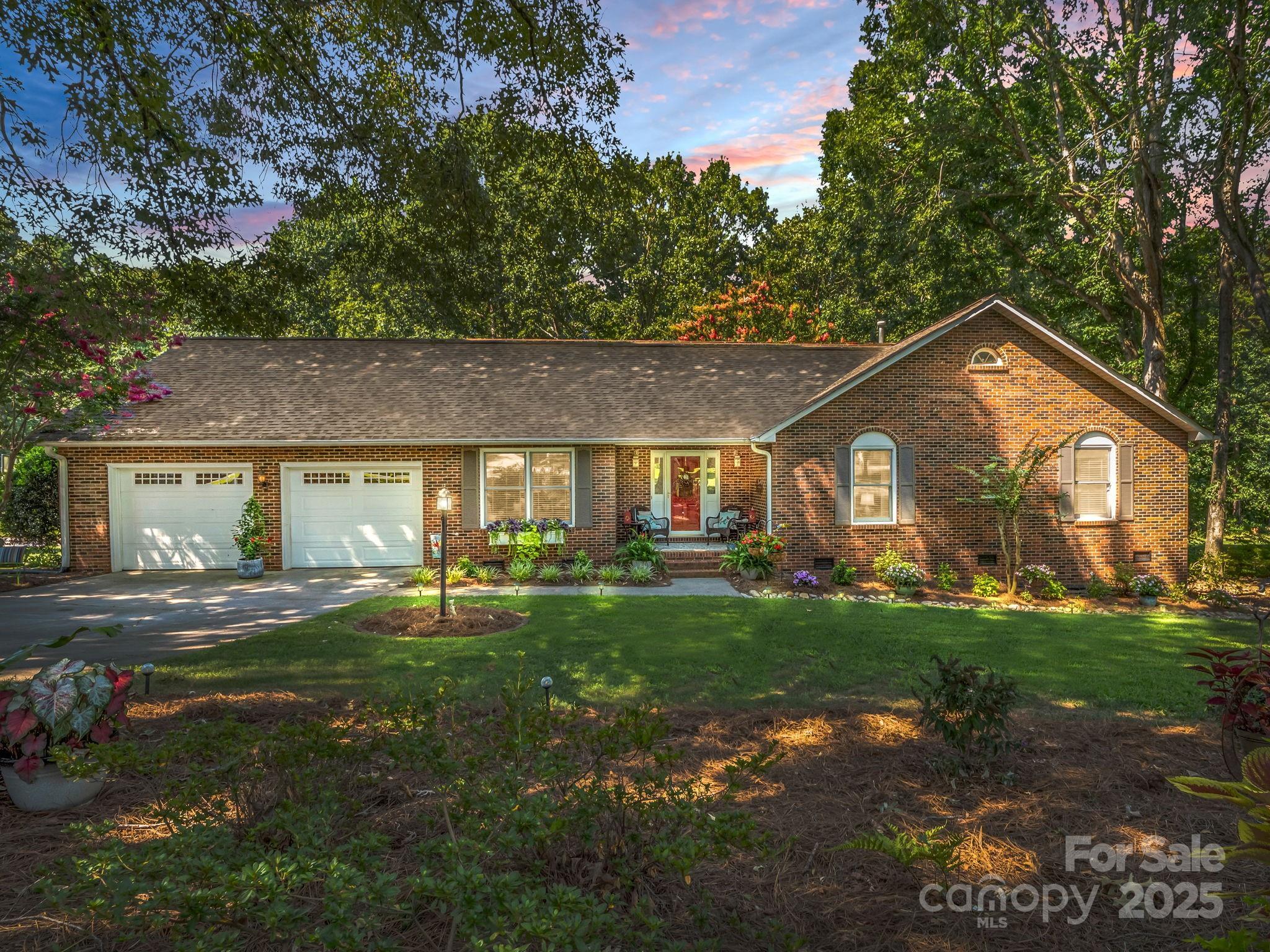 869 Hunting Avenue  Lincolnton NC 28092 photo