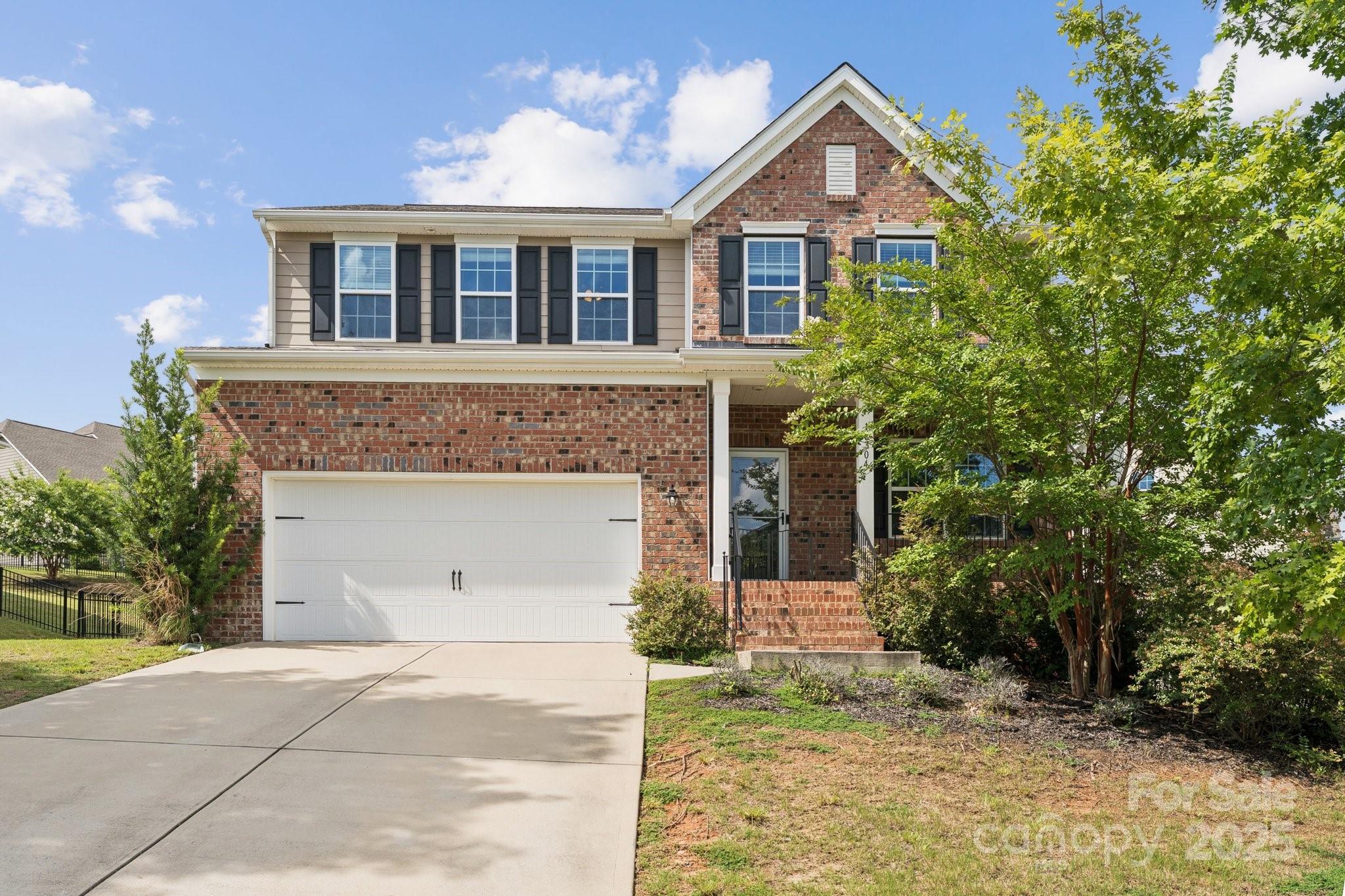 Property Photo: 16304 Thoroughbred Trace Lane NC 28278