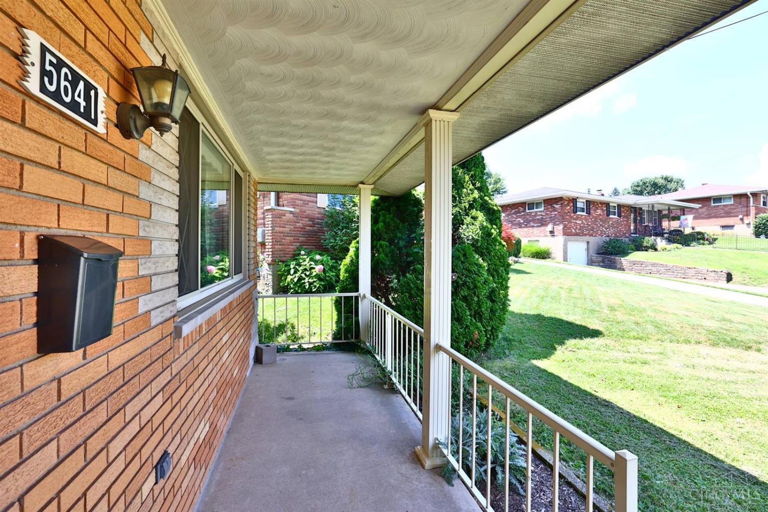 Property Photo: 5641 Hollowview Court OH 45233