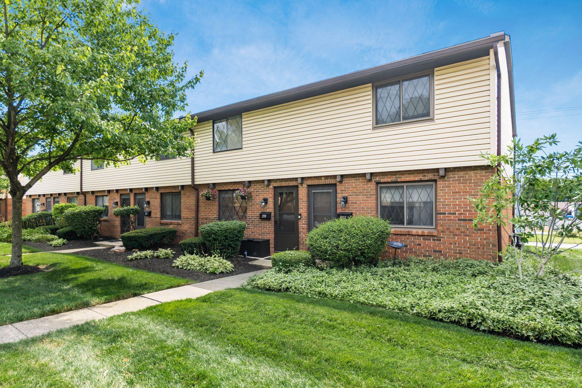 Property Photo: 199 Nottingham Court OH 43081