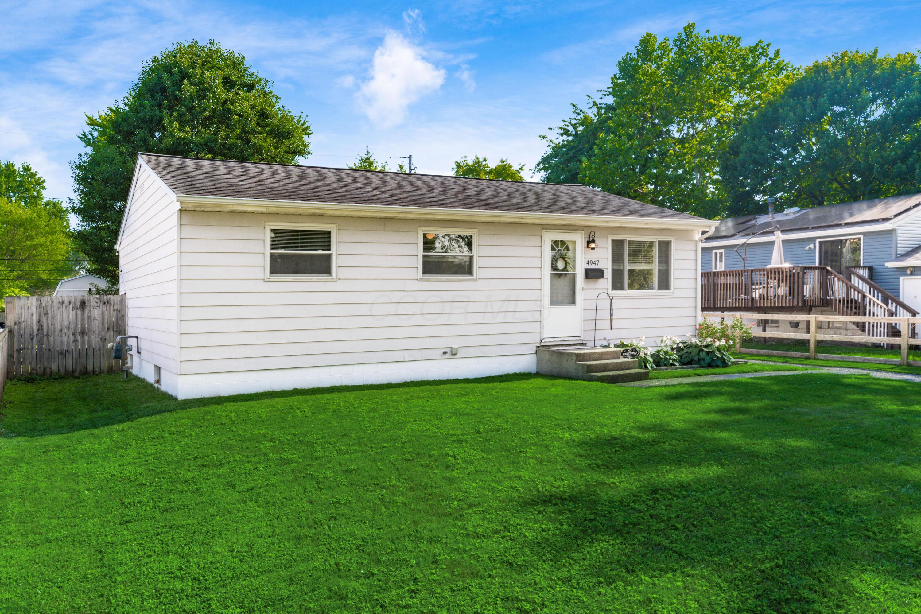 Property Photo:  4947 Albany Drive  OH 43232 