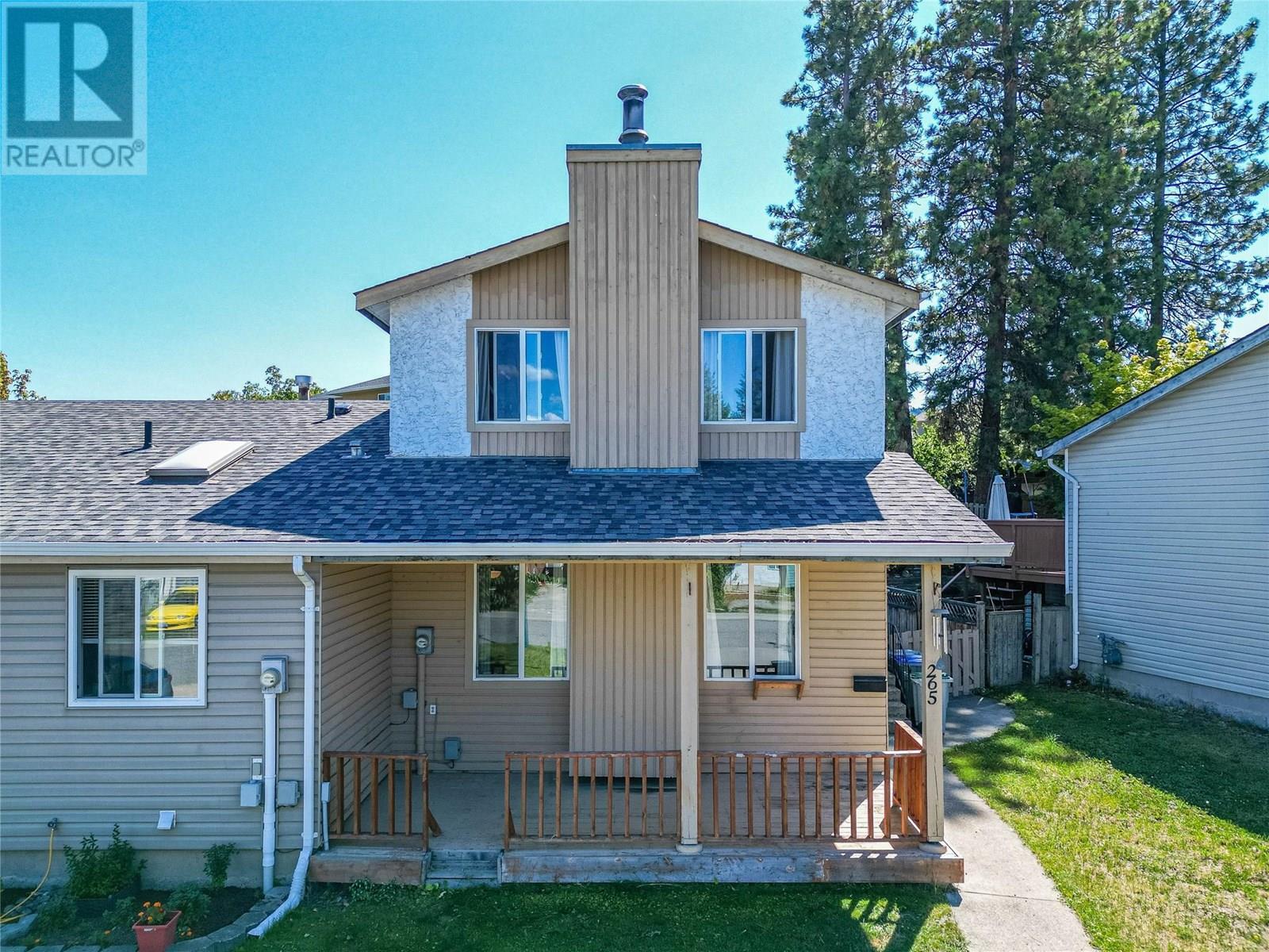 Property Photo:  265 Hollyburn Drive  BC V2E 1Y9 