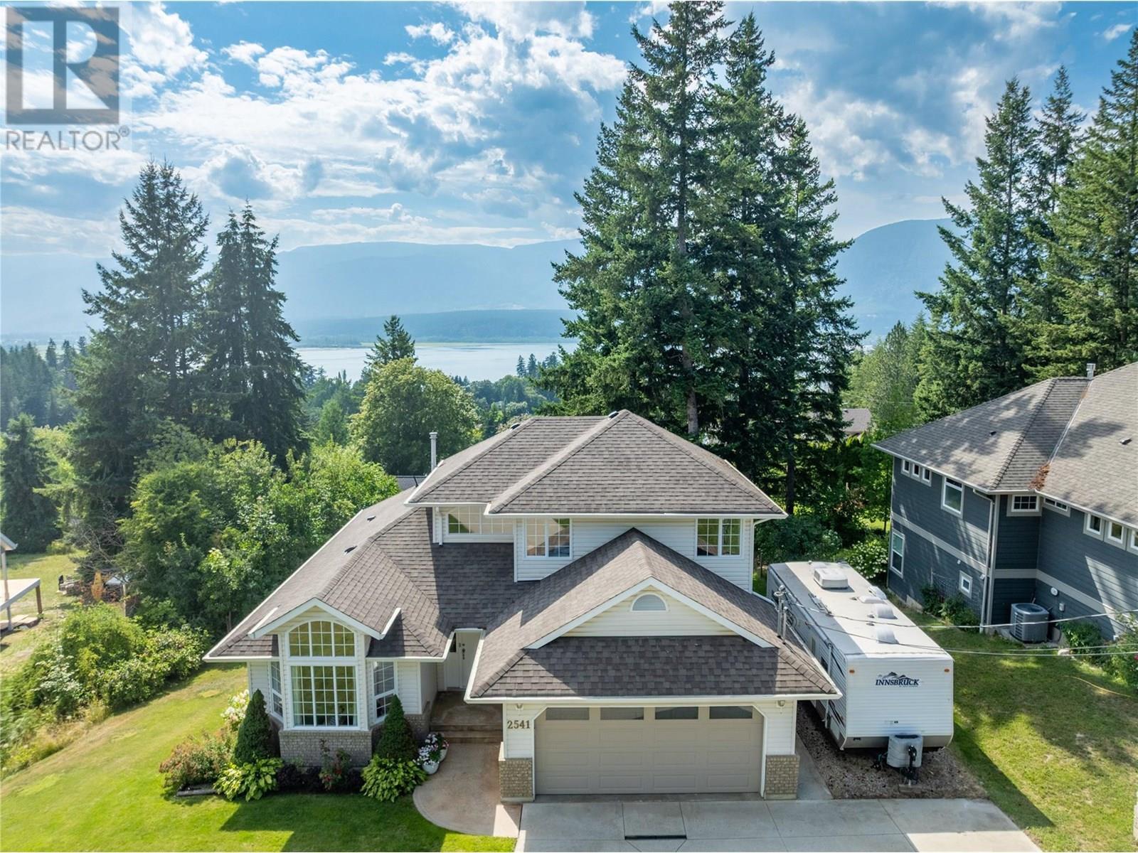 Property Photo:  2541 25 Street Northeast  BC V1E 2Z7 