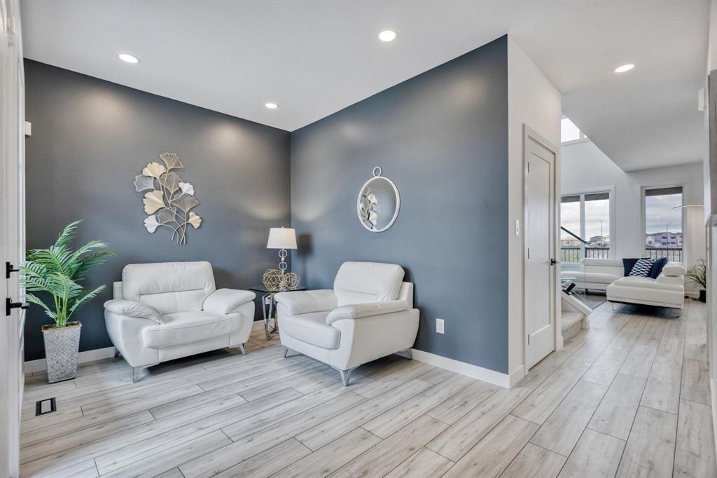 Property Photo: 51 Point Pleasant Place MB R2V 5L1