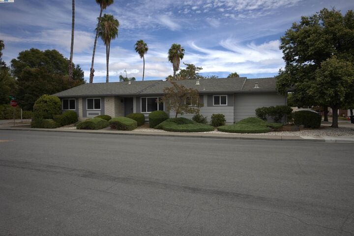 Property Photo:  40107 Catalina Pl  CA 94539 