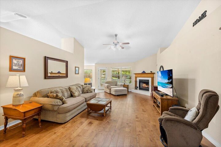 Property Photo: 192 Conquest Ave Avenue FL 32536