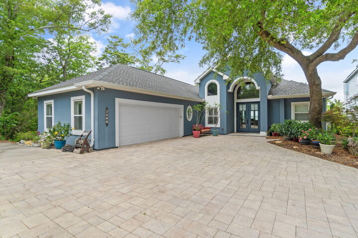 Property Photo: 6711 Tom King Bayou Road FL 32566