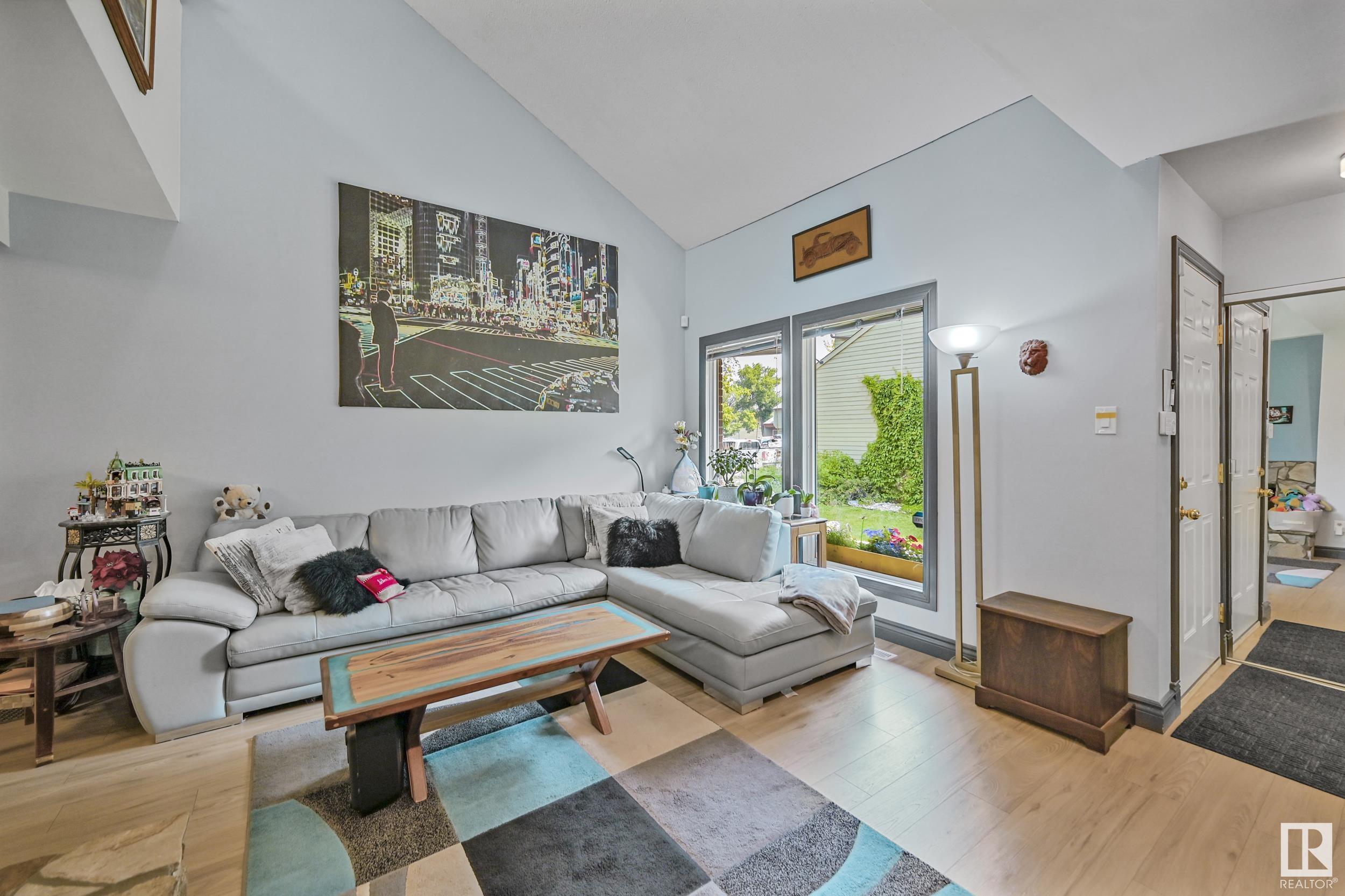 Photo de la propriété: 5419 Hill View Crescent NW AB T6L 1V9