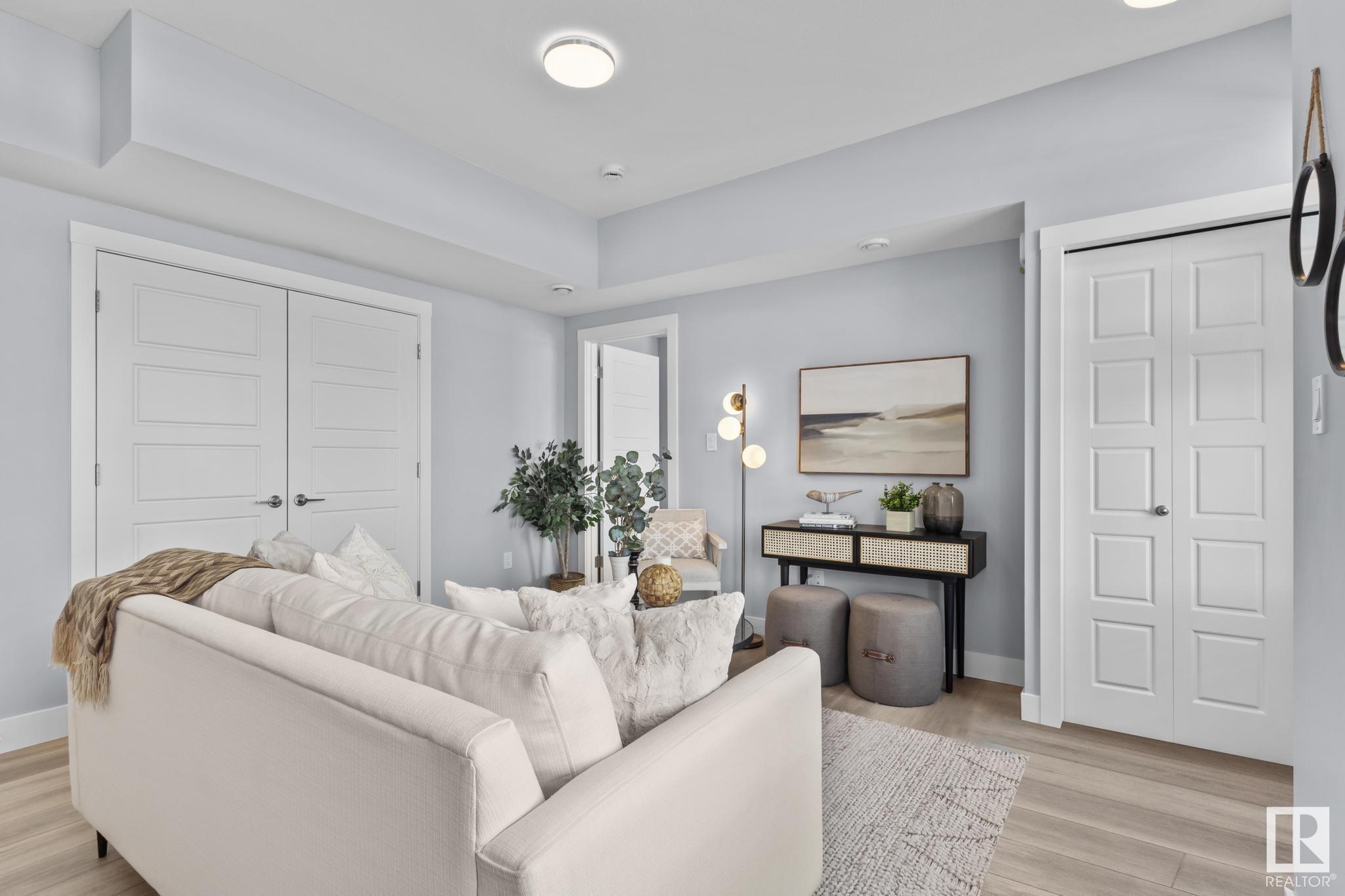 Photo de la propriété:  6905 25 Avenue SW 25  AB T6X 3B7 