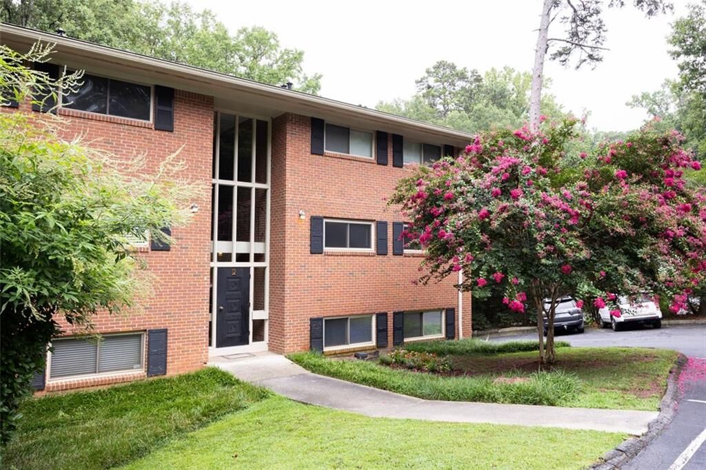 Property Photo: 1111 Clairemont Avenue R4 GA 30030