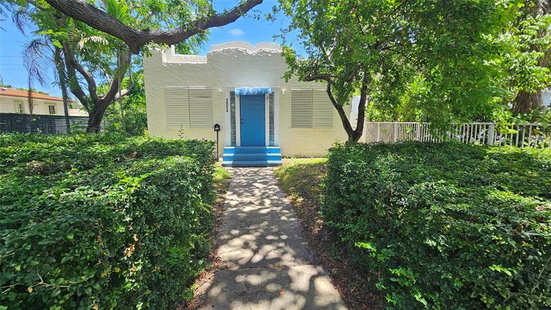 Property Photo: 1954 Dewey St FL 33020