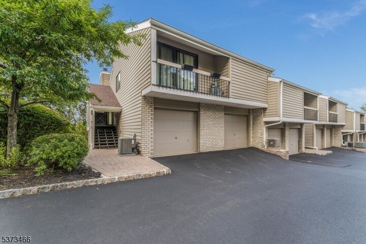 Property Photo:  32 Hillside Ct  NJ 08809 
