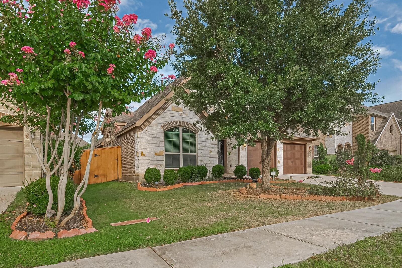 Property Photo: 10623 Davlee Ln TX 77407