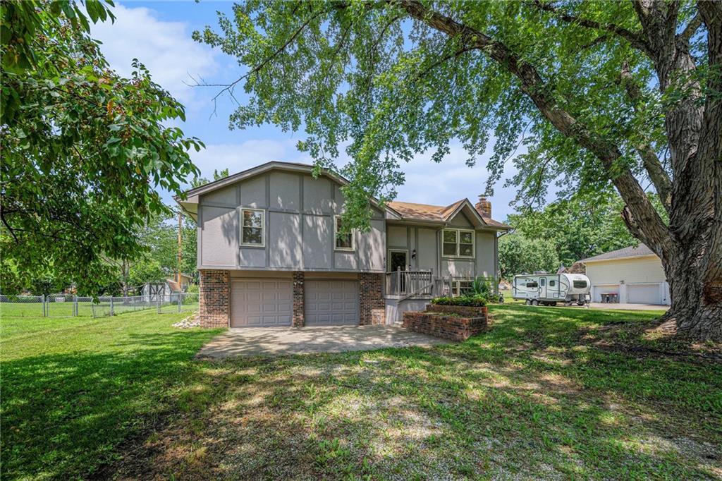Property Photo:  402 E 10th Street  MO 64060 