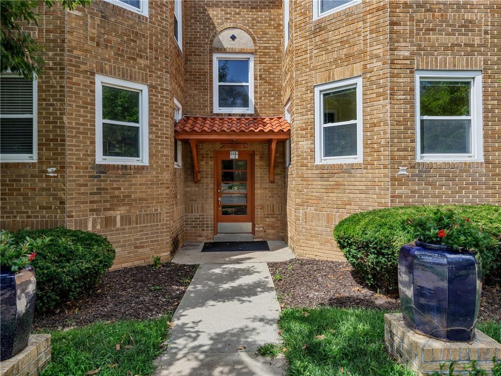 Property Photo:  14 E 50th Street 1  MO 64112 