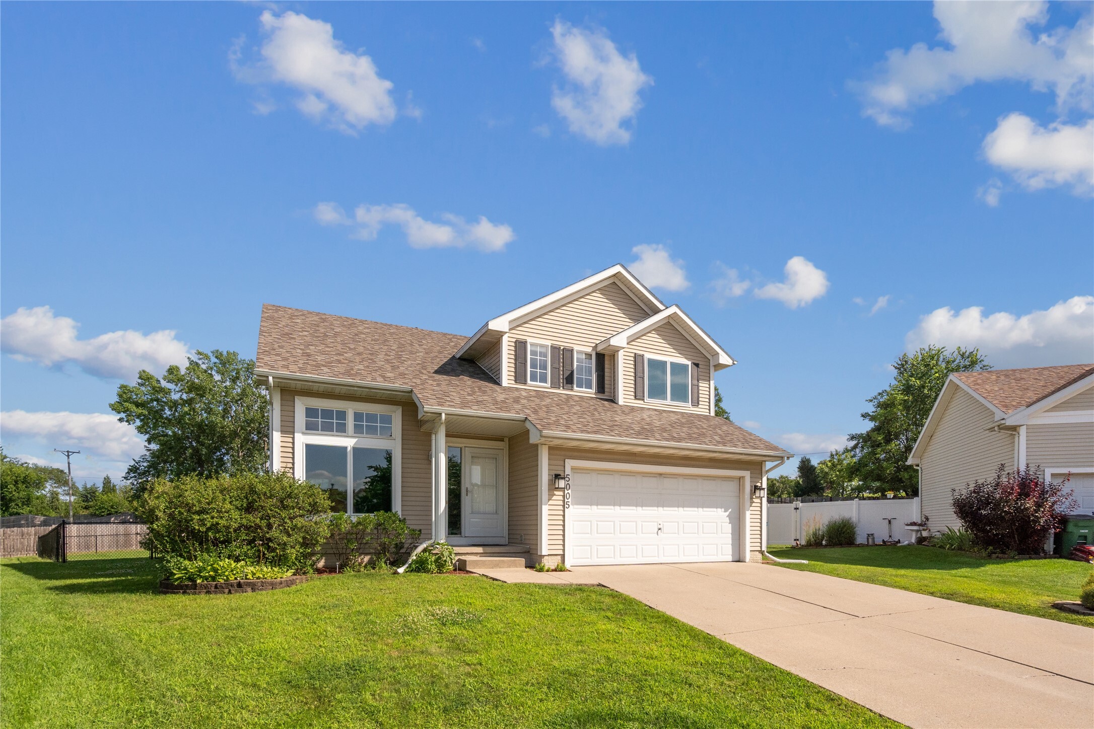 Property Photo: 5005 70th Place IA 50322