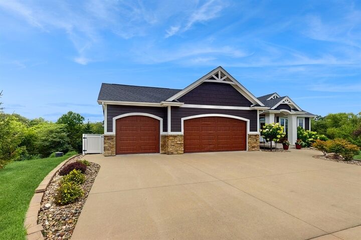 Property Photo:  1813 Maple Court  IA 50273 