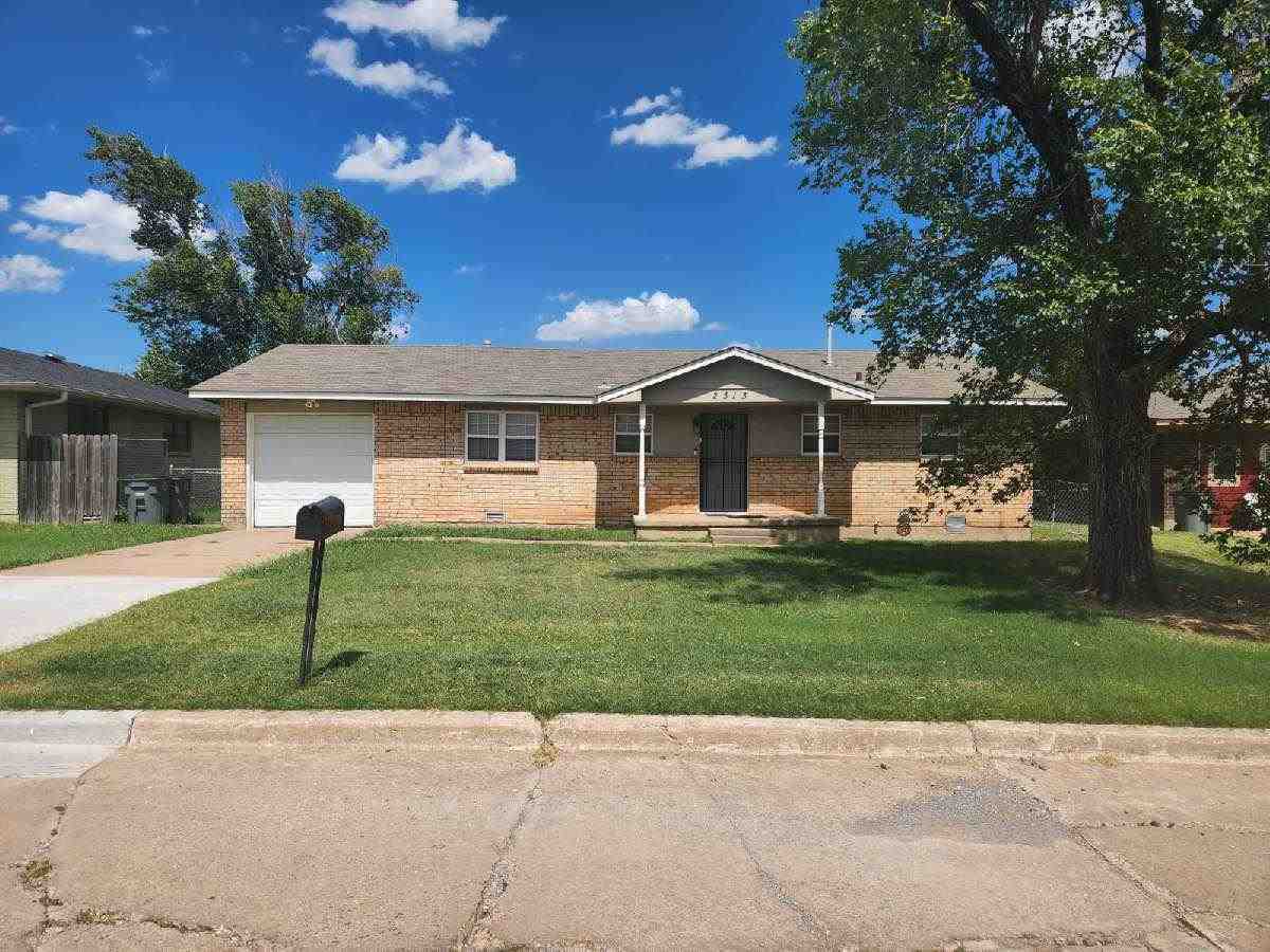Property Photo: 2313 NW Austin Dr OK 73505