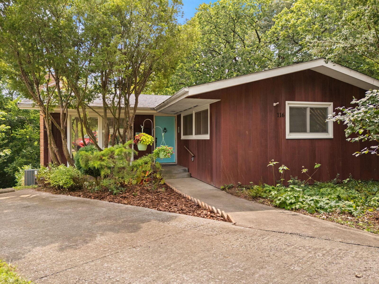 Property Photo: 116 Vanwinkle Grove KY 40403