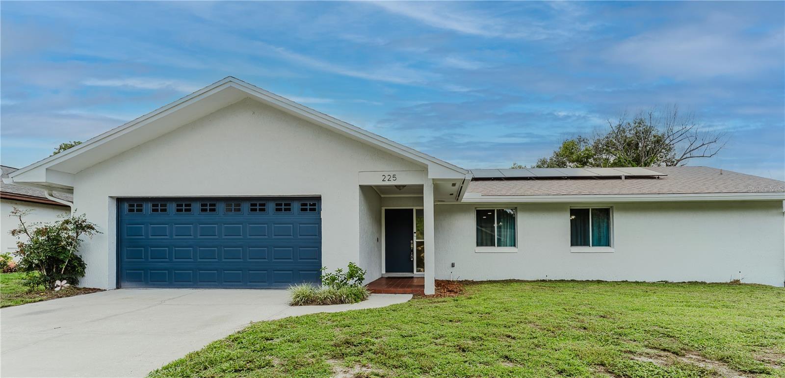 Property Photo: 225 Twelve League Circle FL 32707