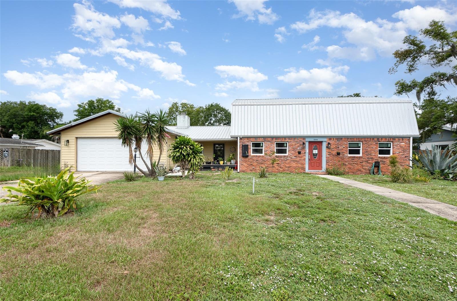 Property Photo: 1844 Hamlin Court FL 32780
