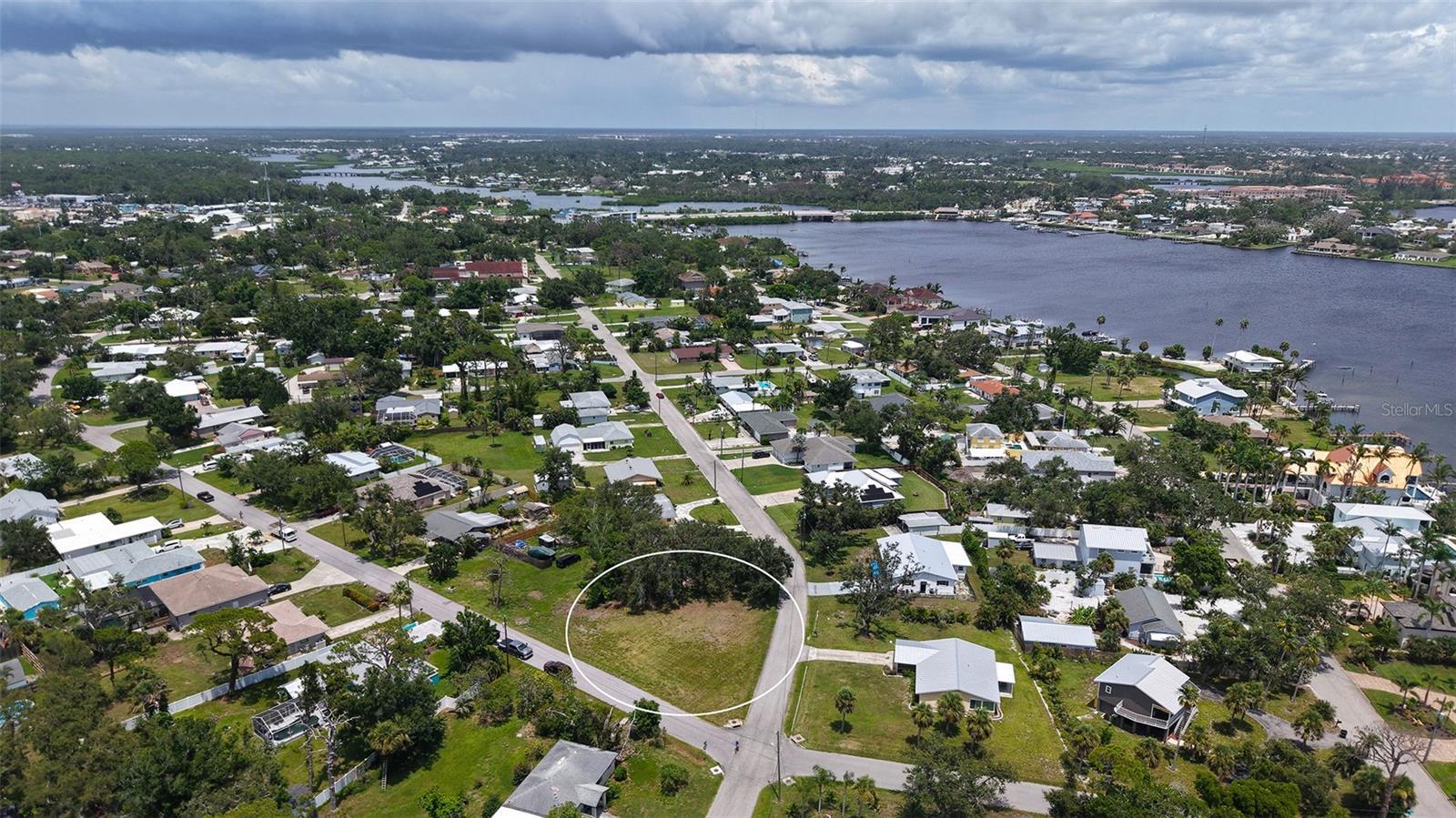 Property Photo: 513 Pine Road FL 34275