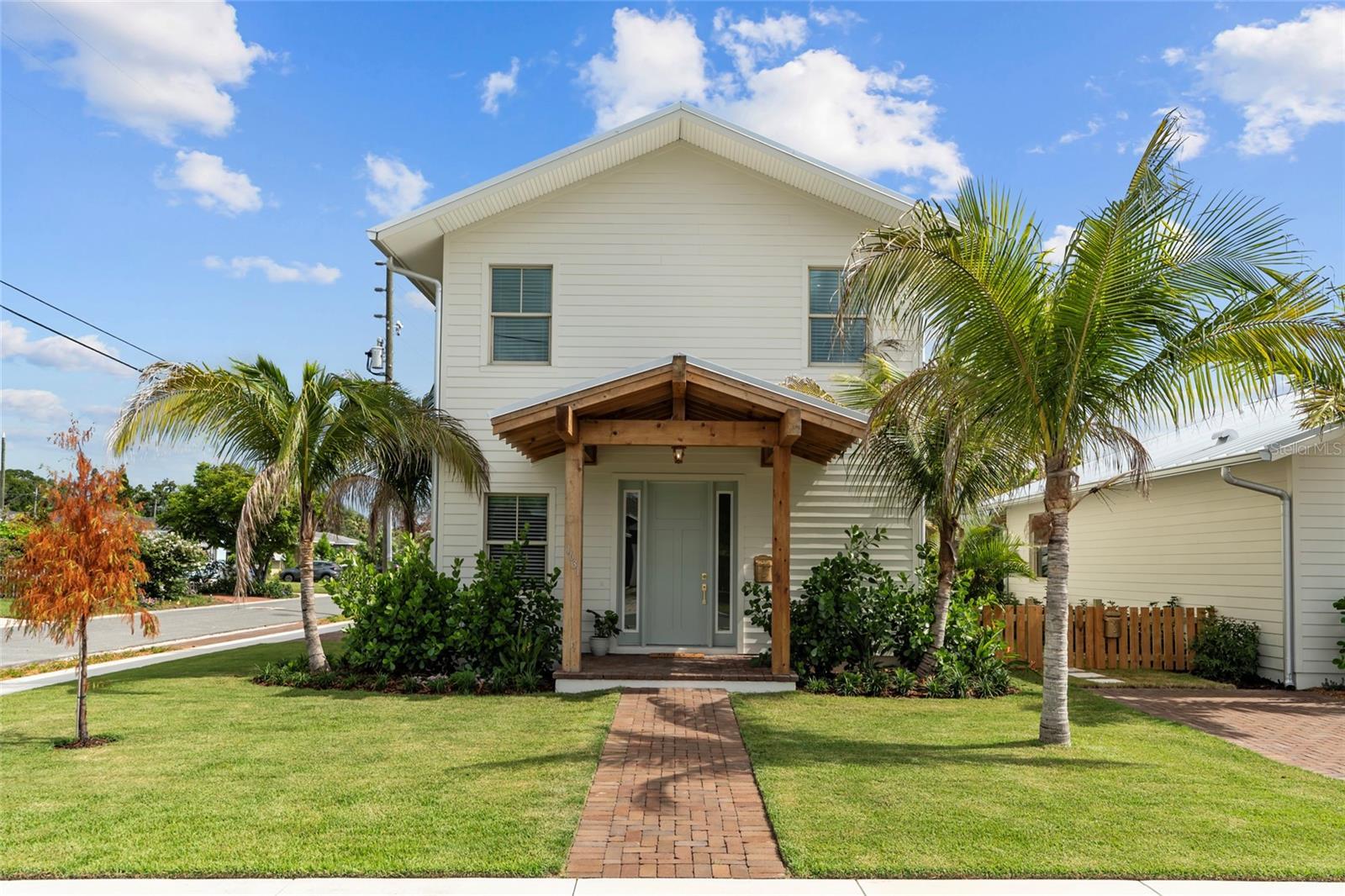 Property Photo: 1631 31st Avenue N FL 33713
