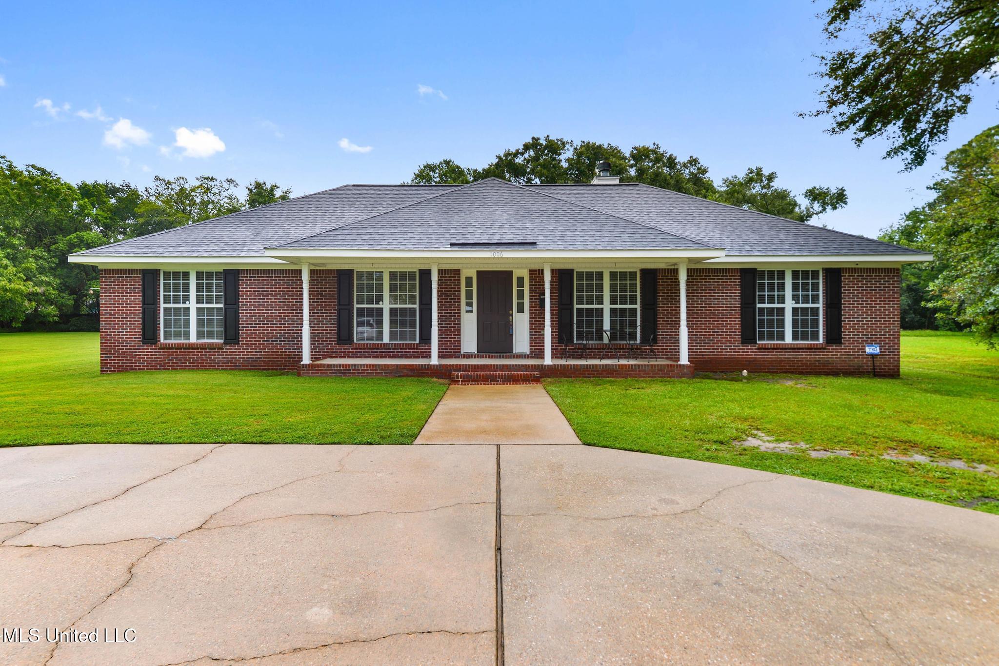 Property Photo: 1006 Belair Street MS 39567