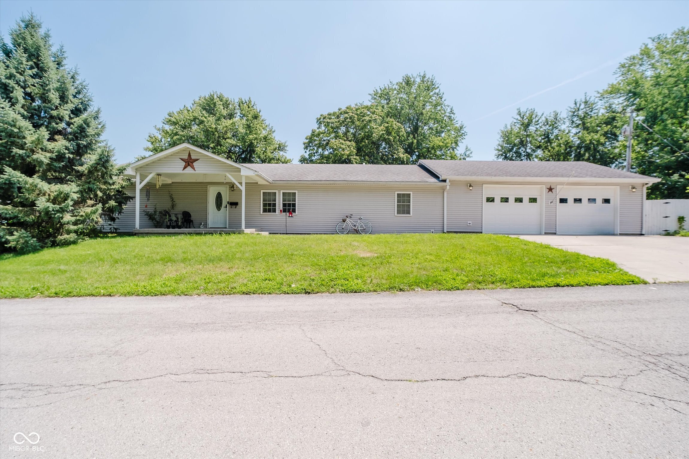 Property Photo: 525 Chestnut Street IN 46060