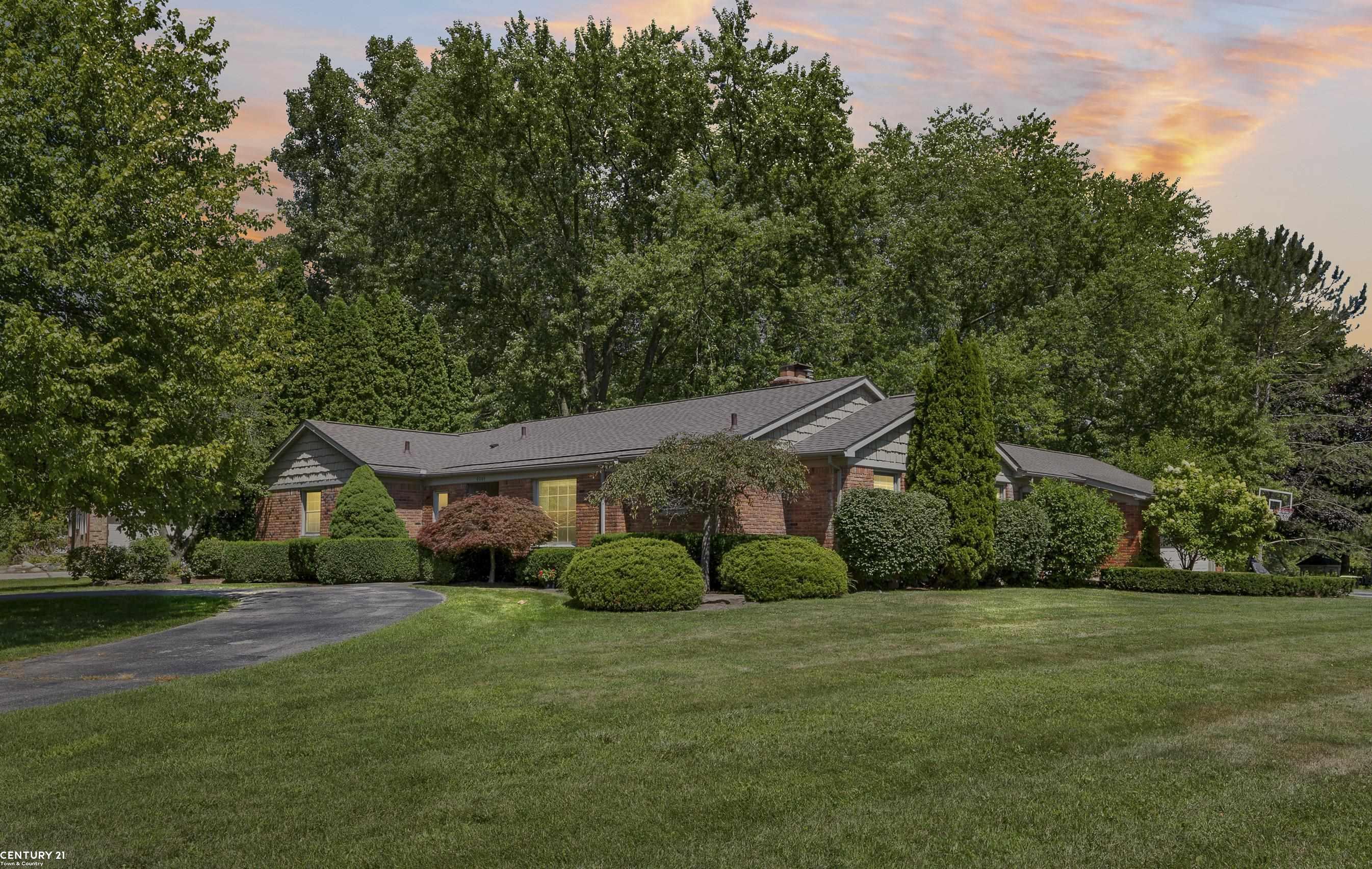 Property Photo: 6004 Hickory Lane MI 48094