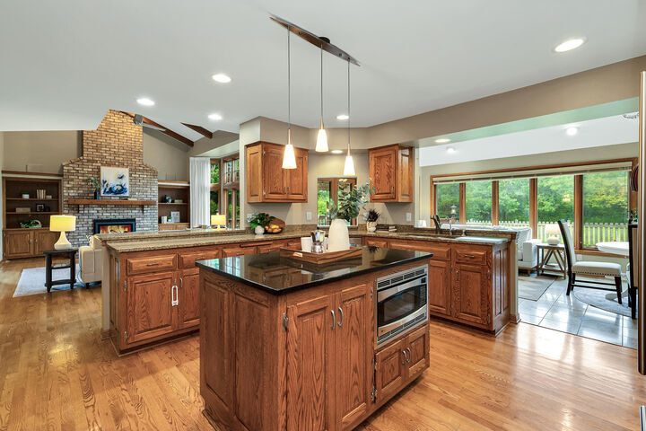 Property Photo: 10555 N Haddonstone Pl WI 53092
