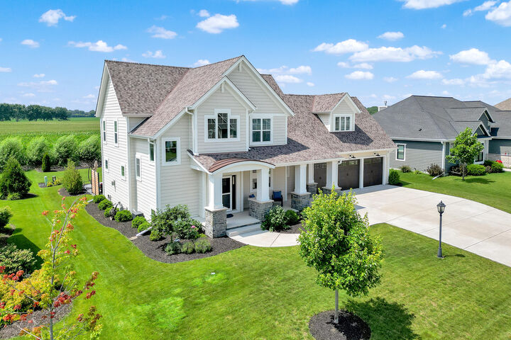Property Photo: 10171 S Woodside Ct WI 53132