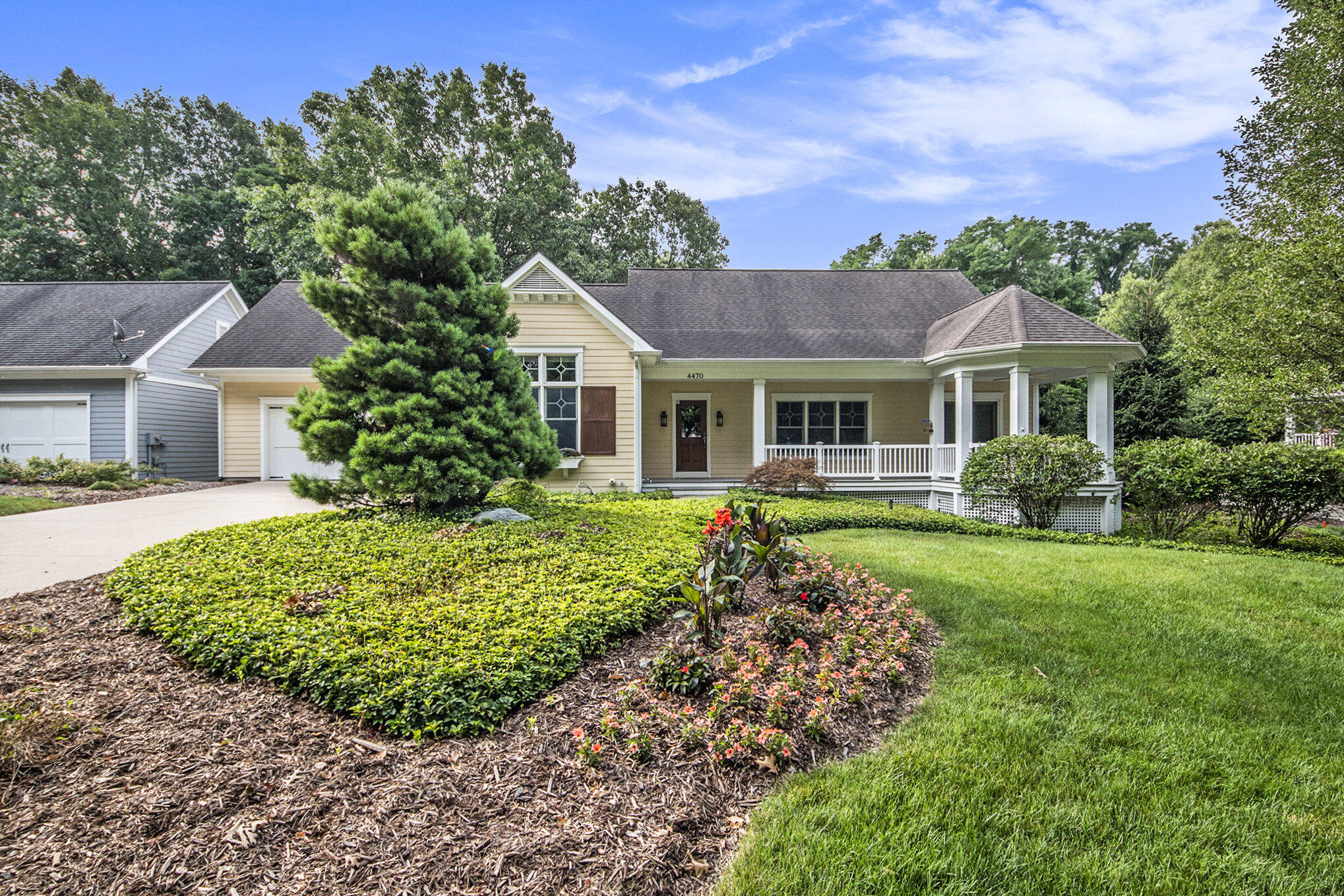 4470 Oak Arbor Drive NE  Grand Rapids MI 49525 photo