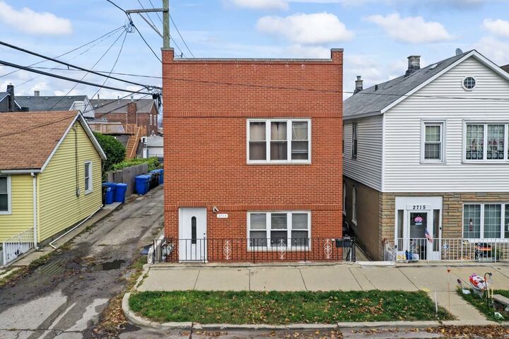 Property Photo:  2713 S Crowell Street  IL 60608 