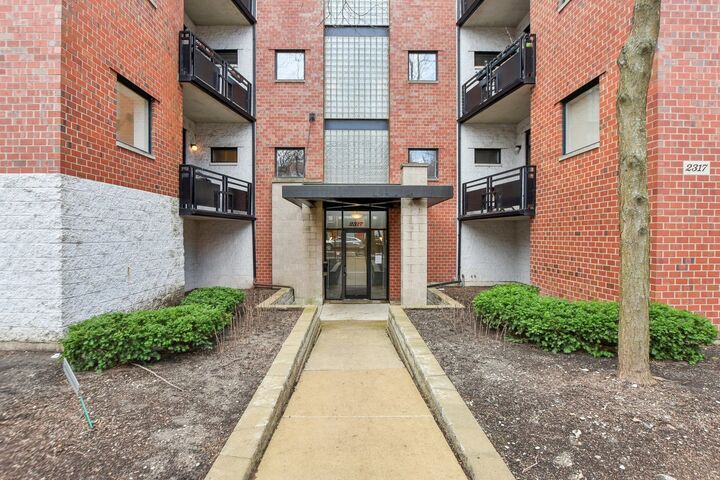 Property Photo: 2317 W Wolfram Street 211 IL 60618