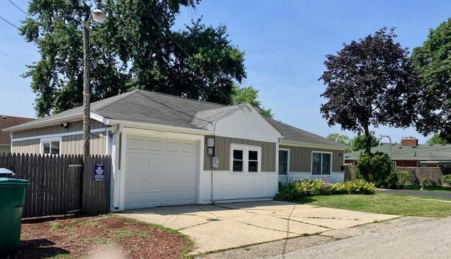 Property Photo: 612 E Division Street IL 60441