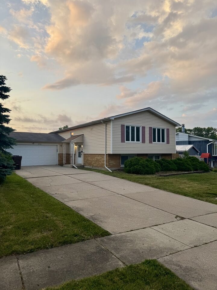 5756 Lancaster Drive  Oak Forest IL 60452 photo