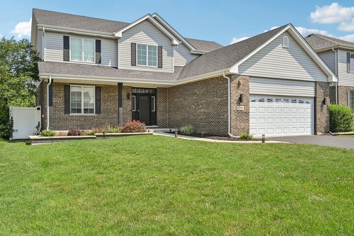 Property Photo:  1990 Astor Lane  IL 60101 