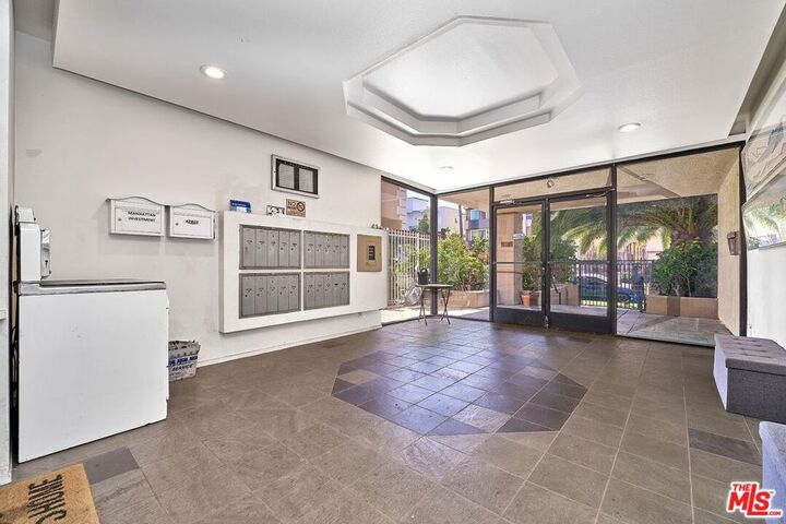 Property Photo: 326 S Manhattan Place 209 CA 90020